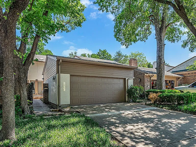 6433 Southpoint Dr — Photo 1