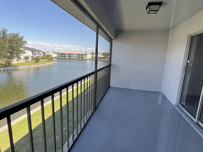 639 SE 13th Ave #120 — Photo 33