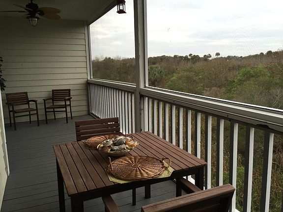 Screened in porch