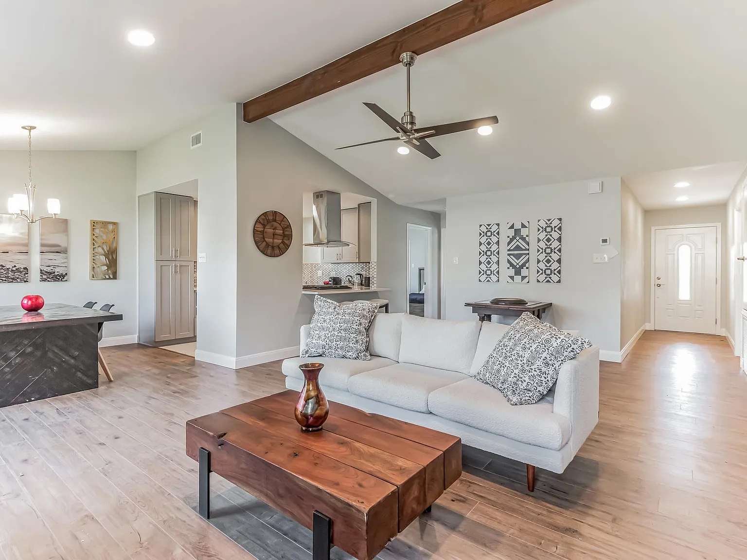 3 bed, 2.0 bath, 1473 sqft, $2,600 — Photo 1