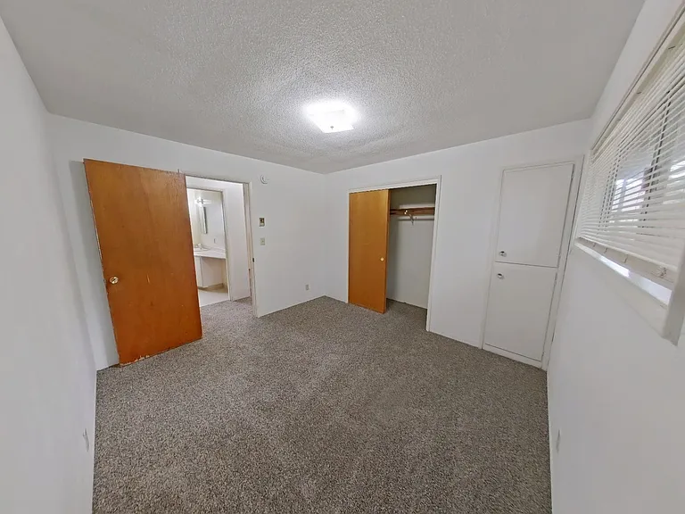555 W 8th Ave — Photo 5