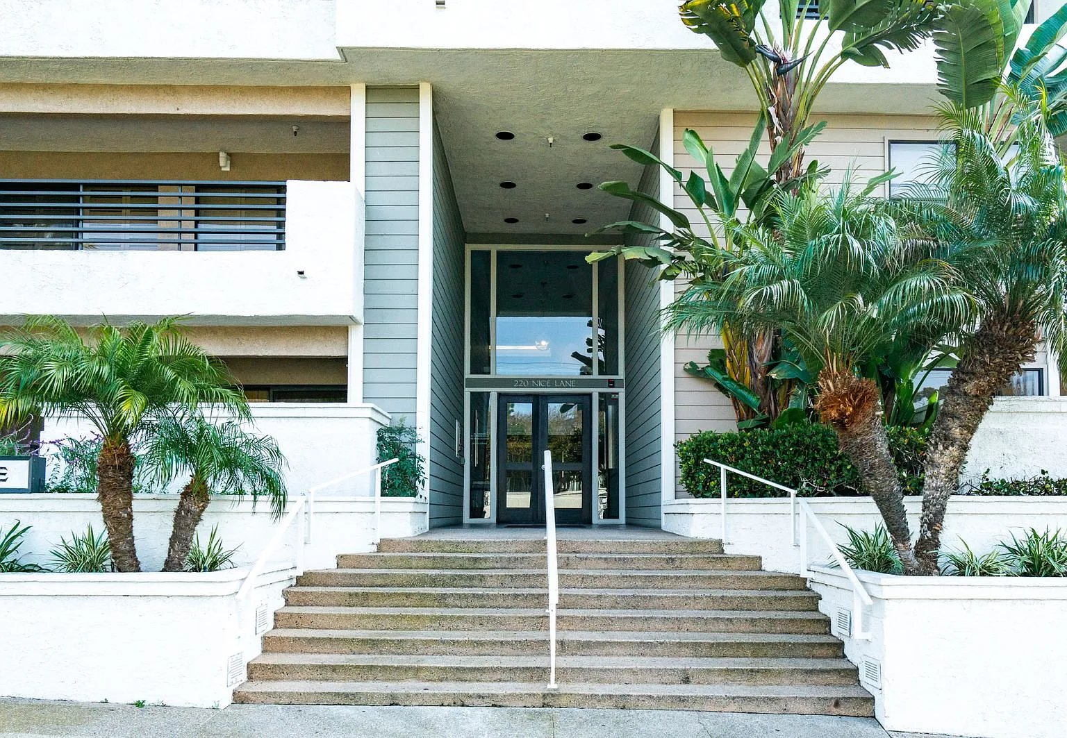Spacious 2 BD/ 2 BA Villa Balboa Condo — Photo 3