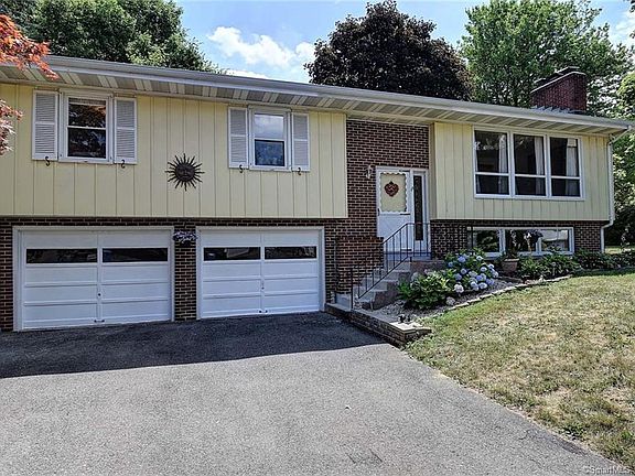 2nd image of 15 Candlewood Dr