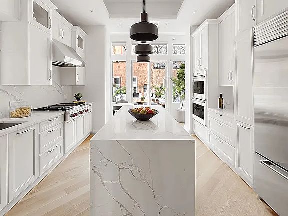 4th image of 1318 Madison Ave