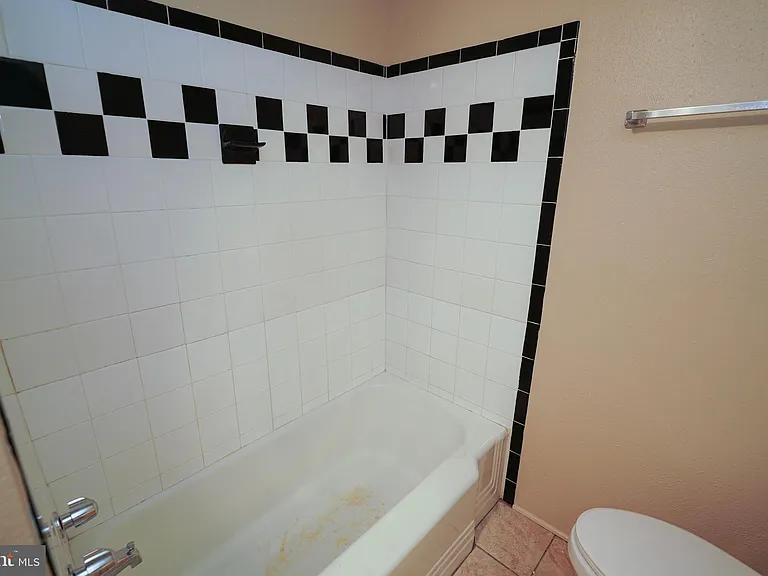 235 Newton St #4 — Photo 20