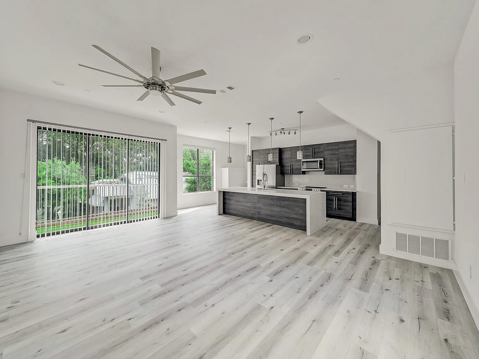 2 bed, 1588 sqft, $2,600 — Photo 2