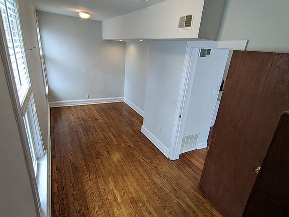 2nd image of 3042 N Leavitt St Rear 2