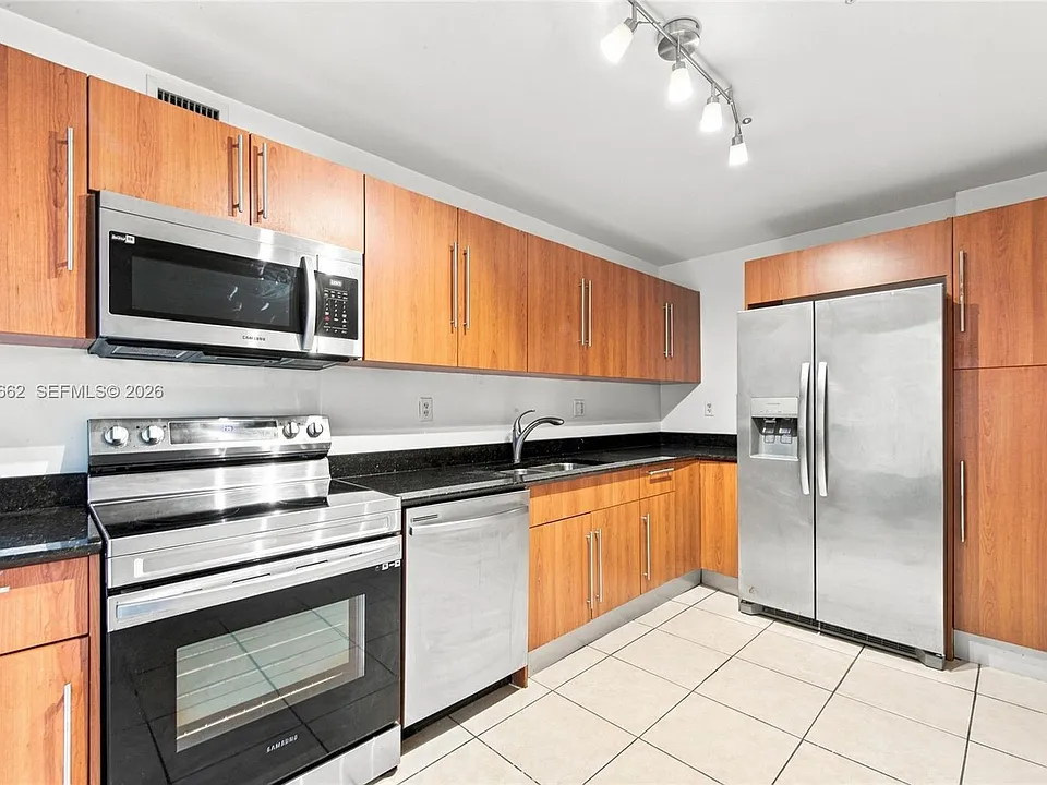 3000 S Ocean Dr #518