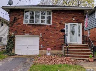 90 Hunnewell Ave, Elmont, NY 11003