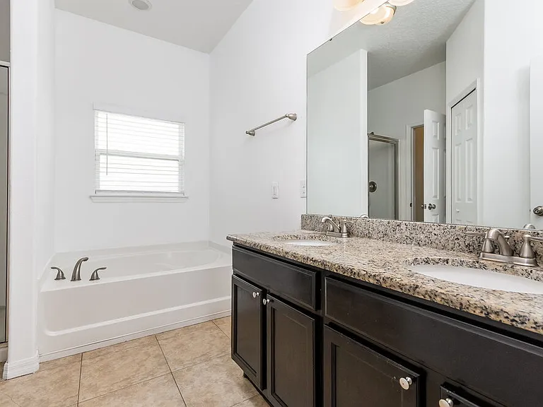 1143 Doncaster Ct — Photo 12
