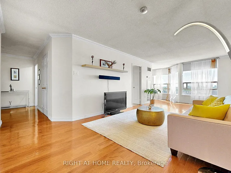 7805 Bayview Ave #1120 — Photo 9