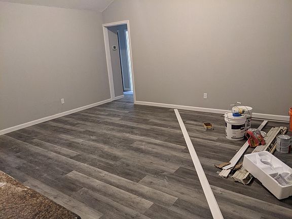 5th image of 108 Dogwood St