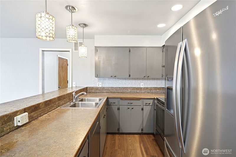 5th image of 14229 NE 55th Avenue