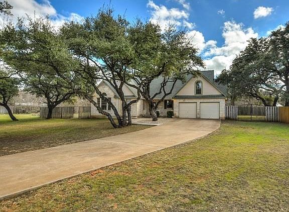 2nd image of 115 Leaning Oak Cir