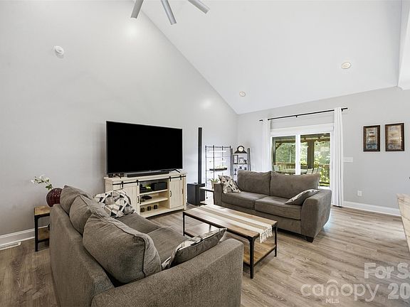 5th image of 256 Litaker Ln