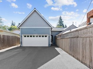 15648 SW Willamette St, Sherwood, OR