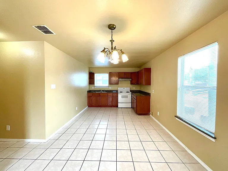 422 Amires Pl — Photo 8
