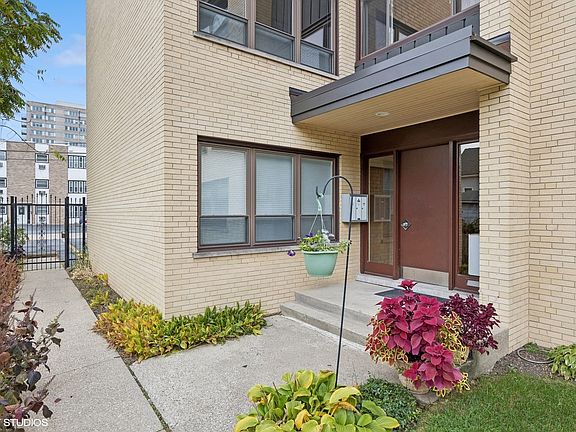 2nd image of 1127 Erie St APT 2A