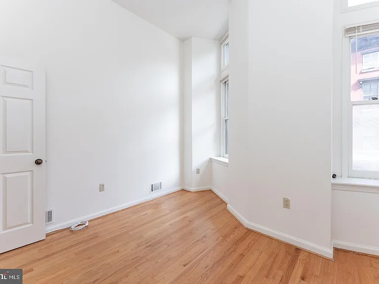 2020 Walnut St #2032 — Photo 18