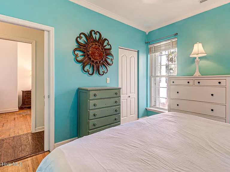 613 Clarendon Ave — Photo 23