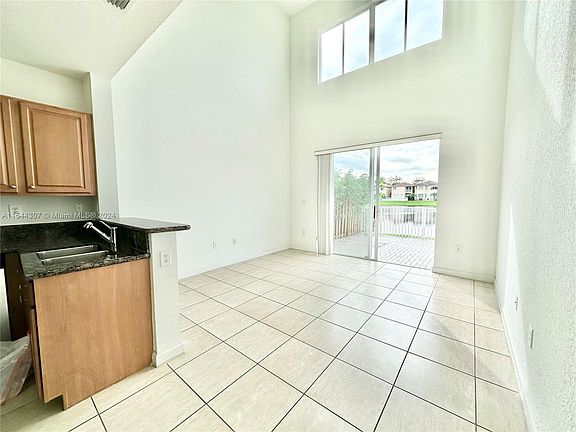 4th image of 11522 NW 69th Ter #11522