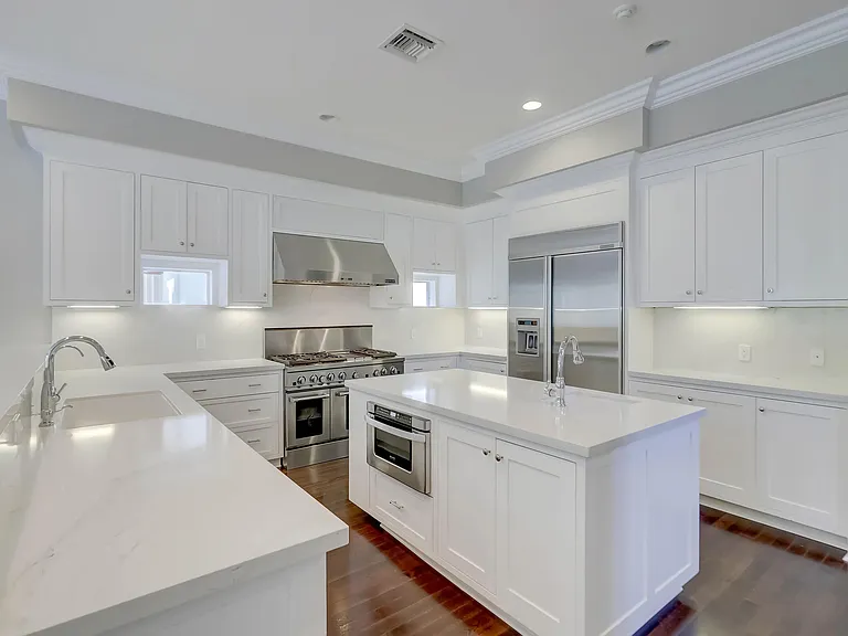 425 NE 11th Ave — Photo 14
