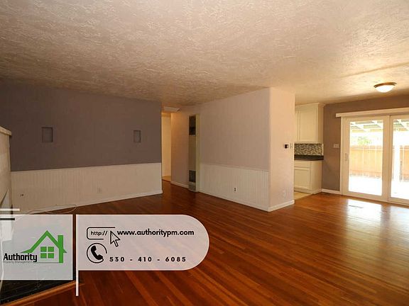 4th image of 3040 Sharon Ave