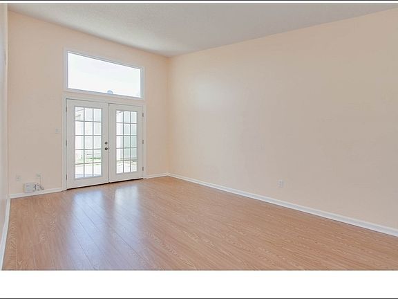 3rd image of 3705 Greenleaf Trl