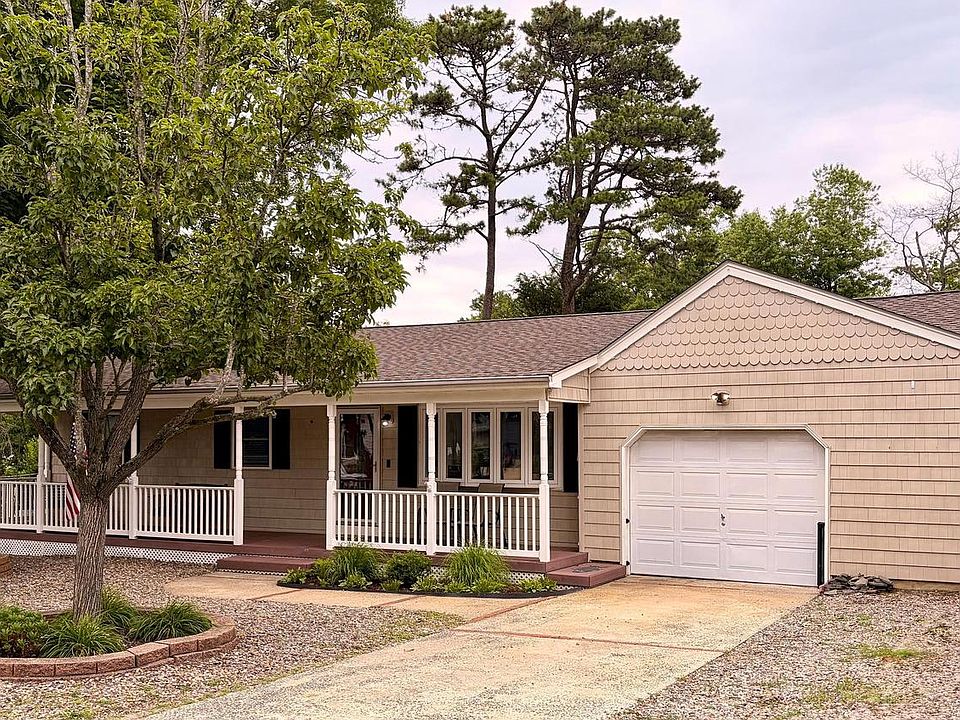 1st image of 2090 Crestwood Dr