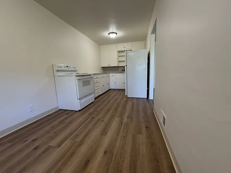 226 N Main St — Photo 16