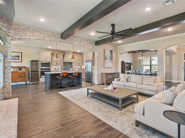7412 Garrison Creek Dr, Bryan, TX 77808