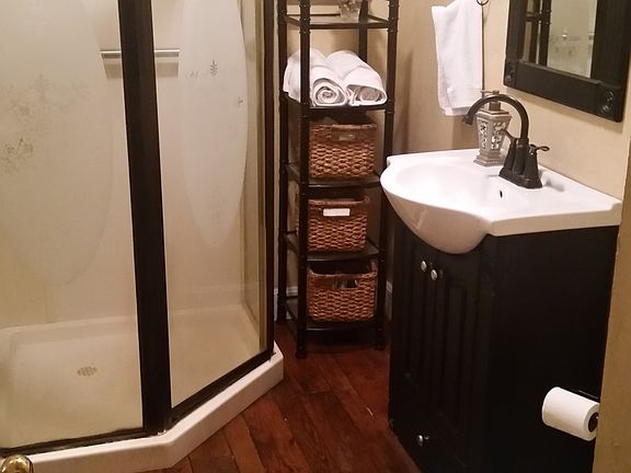1st Floor Bath