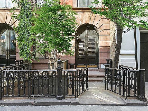 3rd image of 11 W 9th St
