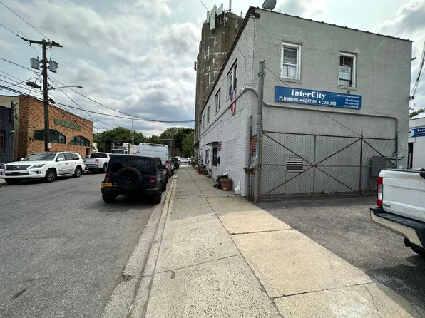 22 Van Buren Ave Floor 2, Floral Park, NY 11001