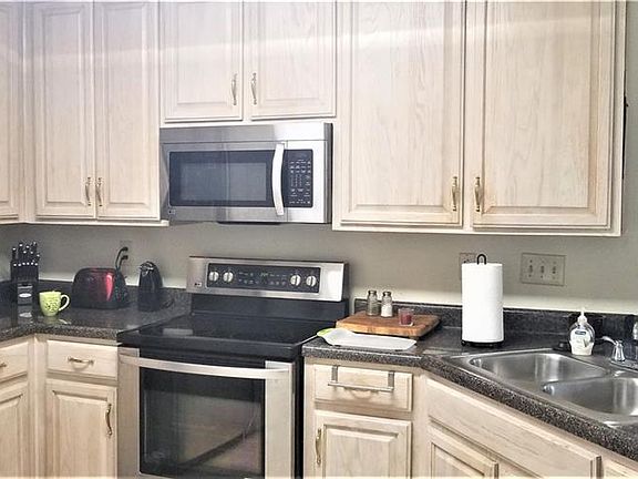 3rd image of 1204 Berkshire Ct