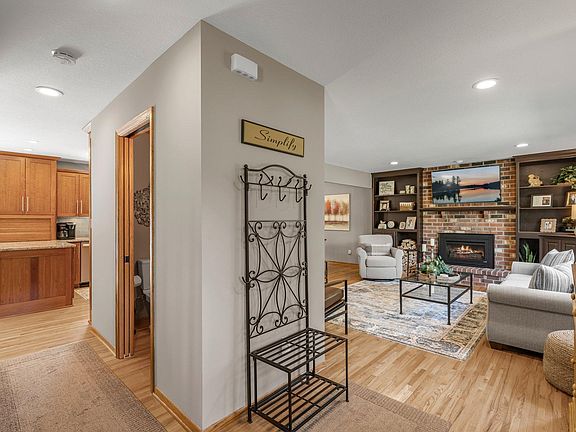 5th image of 403 E 135th St