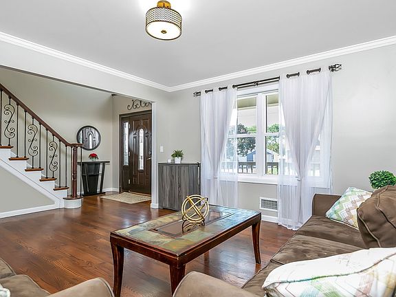 5th image of 2158 Waltoffer Ave