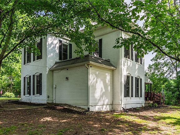 4th image of 843 Cincinnati Ave