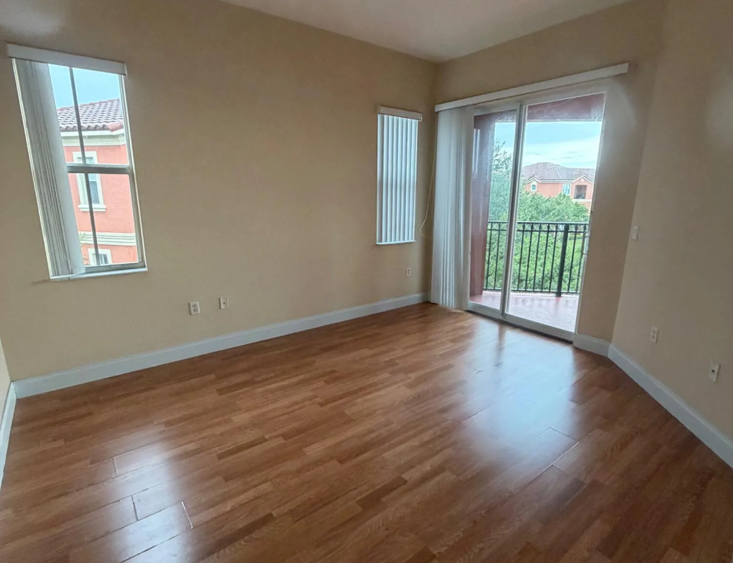 2 bed, 2.0 bath, 1068 sqft, $2,300 — Photo 4
