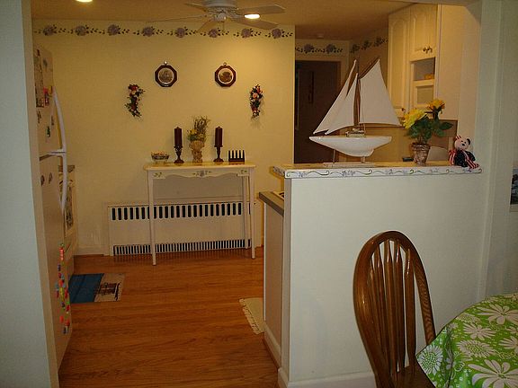 5th image of 44 Middletown Ave