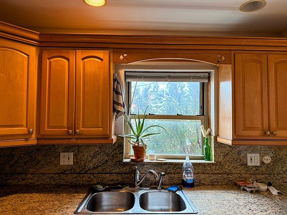 3rd image of 5131 N Lovejoy Ave #1