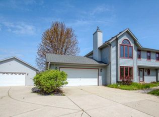 N90W28170 Lookout Ct, Hartland, WI 53029