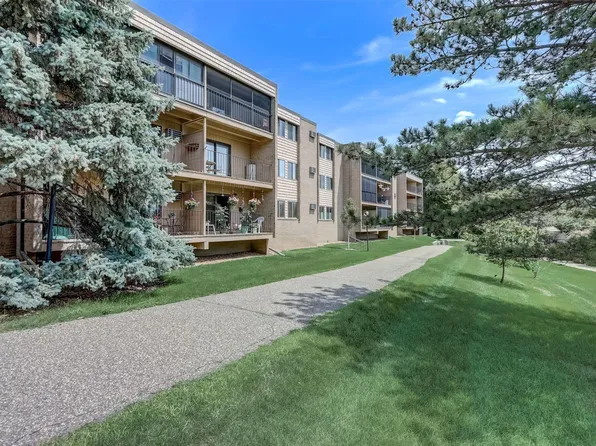 5627 Green Circle Dr APT 212, Minnetonka, MN 55343