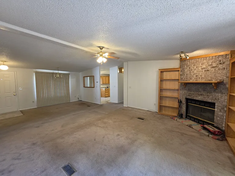 6816 Hallmark Ave NE — Photo 2