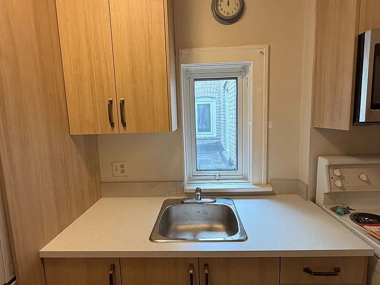 559A Mount Pleasant Rd — Photo 7