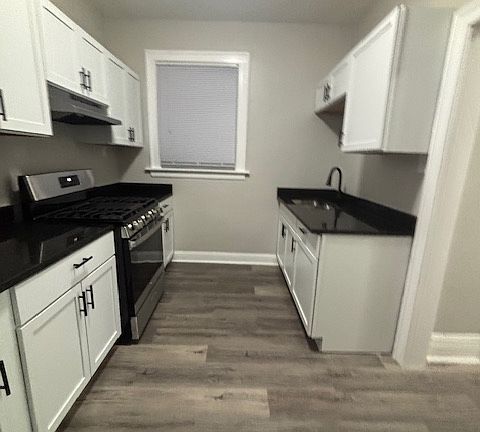 2nd image of 124 1/2 E Sibley St #33