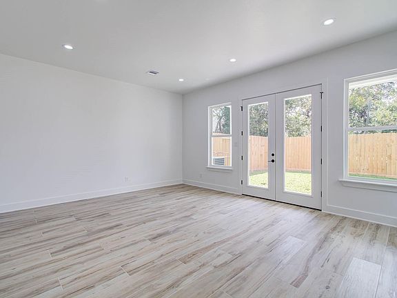 5th image of 3728 Noah St