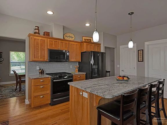 5th image of 20616 Jayhawk Ln