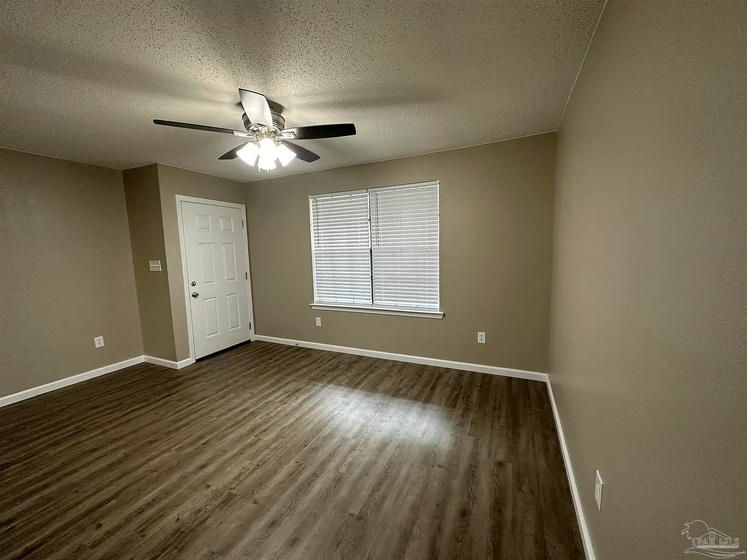 2 bed, 800 sqft, $1,395 — Photo 3