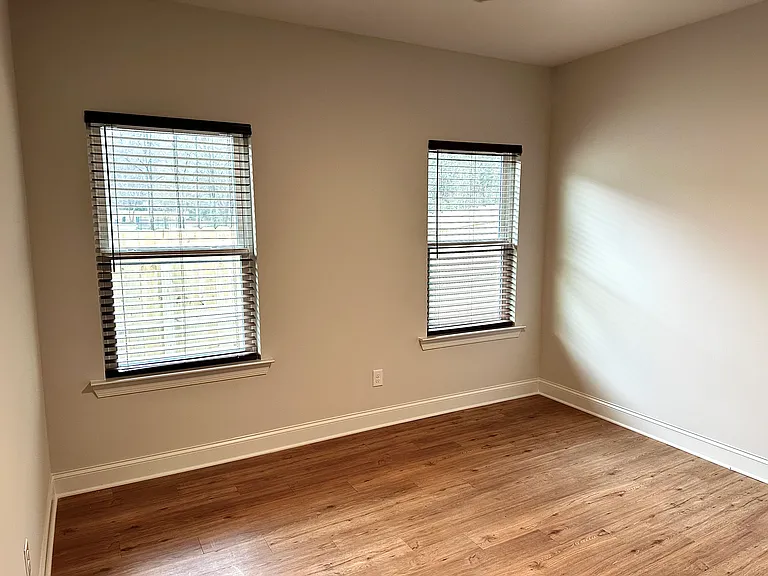 521 N Linwood Ave — Photo 16